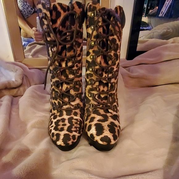 Heels - Picture 2 of 3